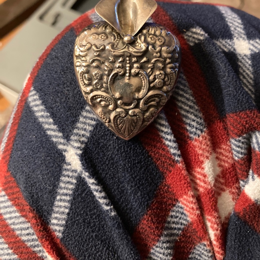 Vintage REO Sterling Silver Repousse Scroll Heart Boutonniere Brooch Pin!